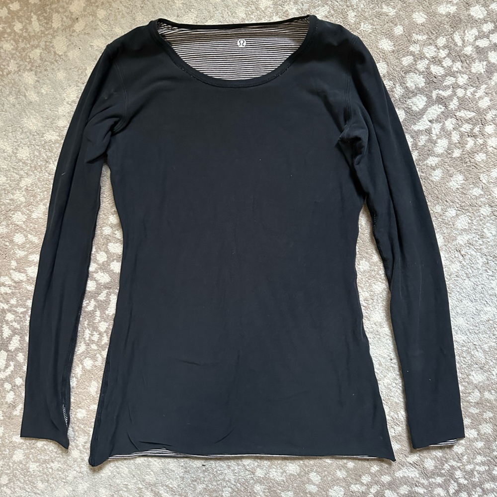 Lululemon Black and white reversible Fitted Long Sleeve Top